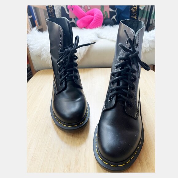 DR MARTENS - Heeled black boots - Picture 3 of 8